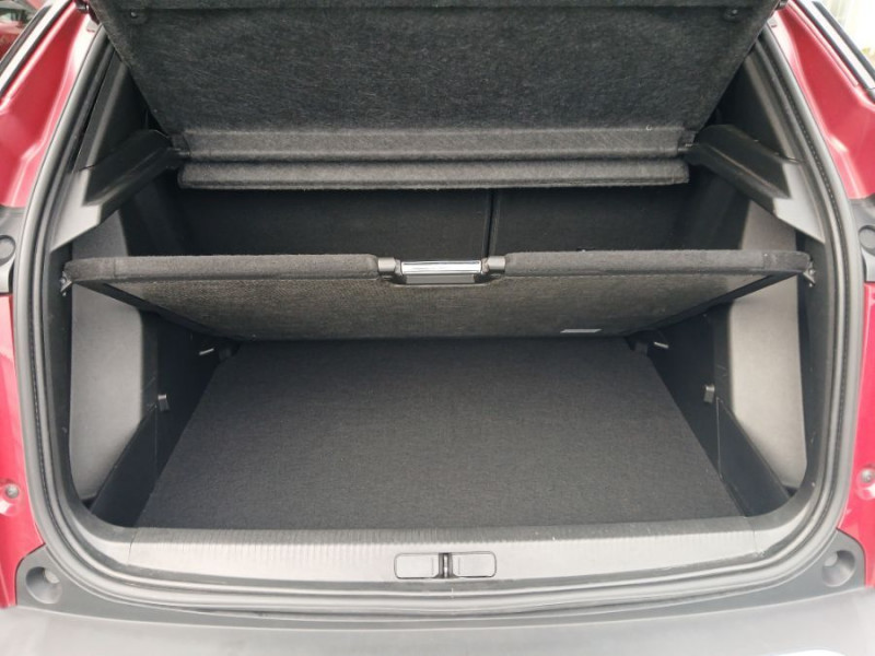 Photo 16 de l'offre de PEUGEOT 2008 II 1.2 PureTech 130 EAT8 ALLURE PACK Cockpit 3D Camera SC Attel. à 18450€ chez Mérignac auto