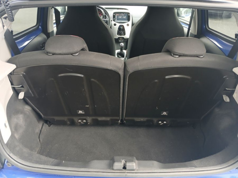 Photo 8 de l'offre de CITROEN C1 1.0 VTI 72 MILLENIUM 5P GPS Bluetooth Privacy Glass à 9890€ chez Mérignac auto