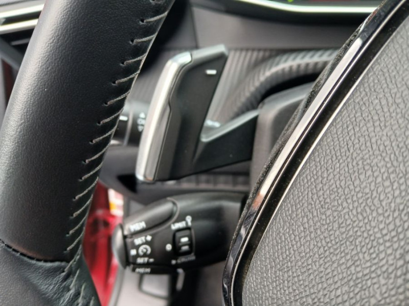 Photo 21 de l'offre de PEUGEOT 2008 II 1.2 PureTech 130 EAT8 ALLURE PACK Cockpit 3D Camera SC Attel. à 18450€ chez Mérignac auto