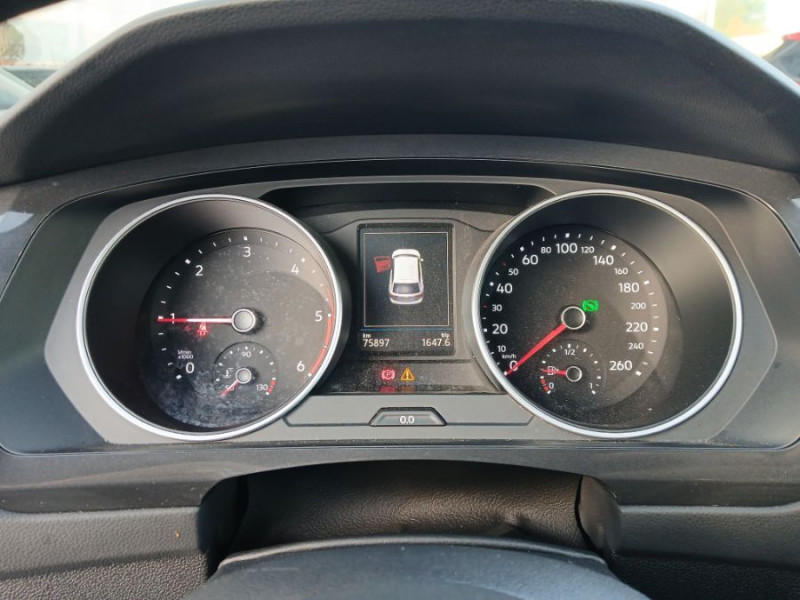 Photo 18 de l'offre de VOLKSWAGEN TIGUAN II (2) 2.0 TDI 150 DSG 2WD PACK GPS ACC 1ère Main à 29490€ chez Mérignac auto