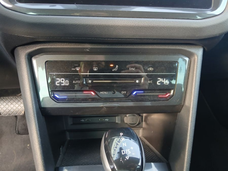 Photo 27 de l'offre de VOLKSWAGEN TIGUAN II (2) 2.0 TDI 150 DSG 2WD PACK GPS ACC 1ère Main à 29490€ chez Mérignac auto