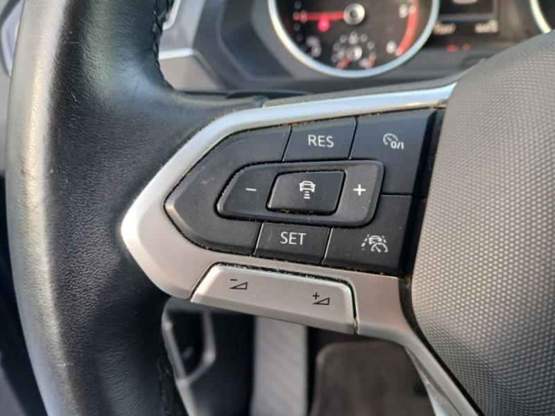 Photo 19 de l'offre de VOLKSWAGEN TIGUAN II (2) 2.0 TDI 150 DSG 2WD PACK GPS ACC 1ère Main à 29490€ chez Mérignac auto