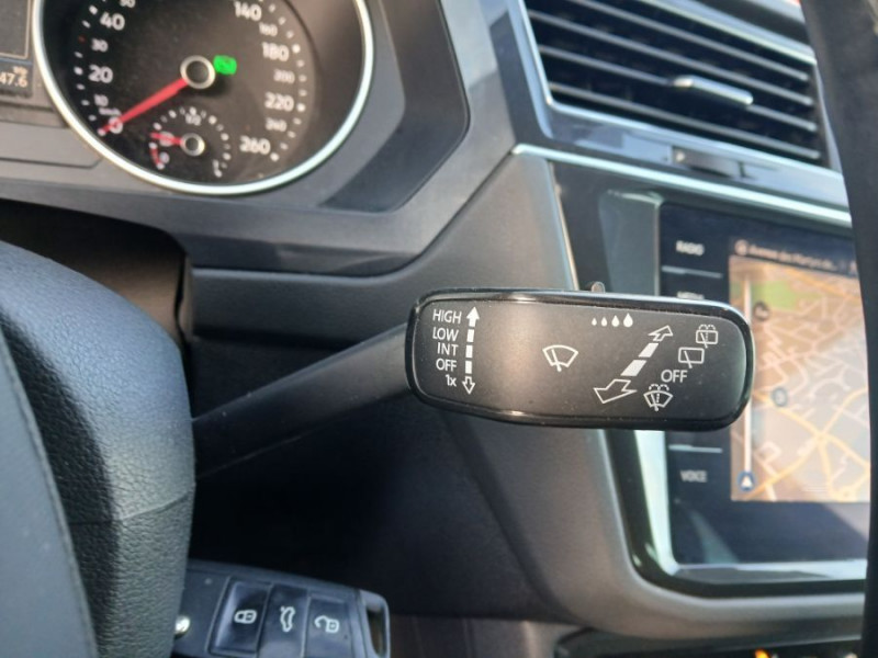 Photo 22 de l'offre de VOLKSWAGEN TIGUAN II (2) 2.0 TDI 150 DSG 2WD PACK GPS ACC 1ère Main à 29490€ chez Mérignac auto