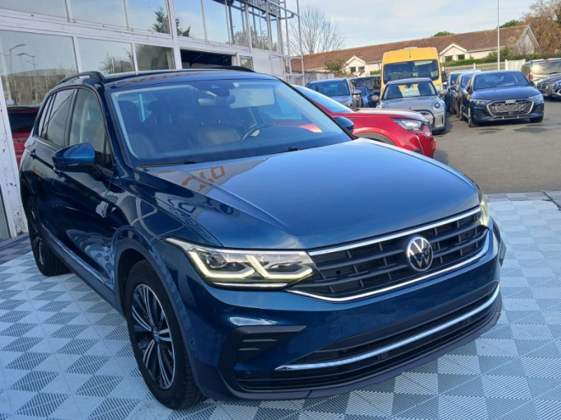 Photo 2 de l'offre de VOLKSWAGEN TIGUAN II (2) 2.0 TDI 150 DSG 2WD PACK GPS ACC 1ère Main à 29490€ chez Mérignac auto