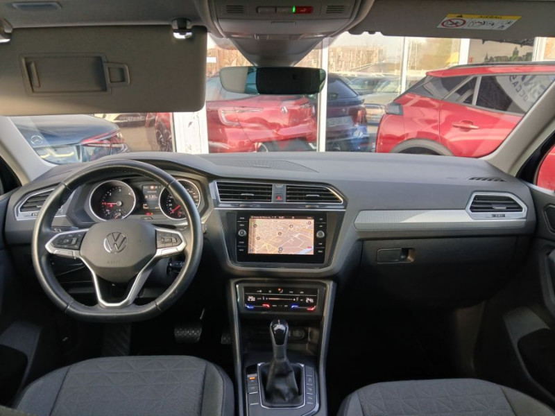 Photo 5 de l'offre de VOLKSWAGEN TIGUAN II (2) 2.0 TDI 150 DSG 2WD PACK GPS ACC 1ère Main à 29490€ chez Mérignac auto