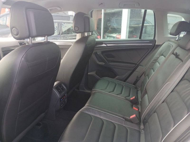Photo 17 de l'offre de VOLKSWAGEN TIGUAN II (2) 2.0 TDI 150 DSG 2WD ELEGANCE CUIR Camera ACC Hayon EL. JA18 1ère Main à 31950€ chez Mérignac auto