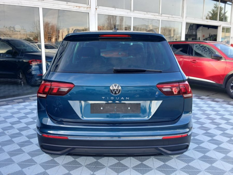 Photo 8 de l'offre de VOLKSWAGEN TIGUAN II (2) 2.0 TDI 150 DSG 2WD PACK GPS ACC 1ère Main à 29490€ chez Mérignac auto