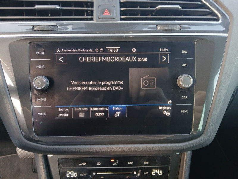 Photo 23 de l'offre de VOLKSWAGEN TIGUAN II (2) 2.0 TDI 150 DSG 2WD PACK GPS ACC 1ère Main à 29490€ chez Mérignac auto