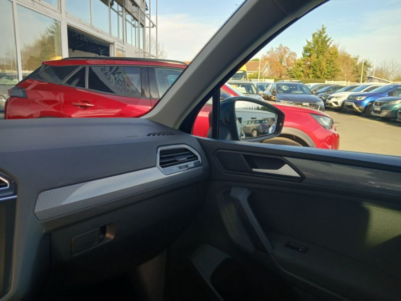 Photo 30 de l'offre de VOLKSWAGEN TIGUAN II (2) 2.0 TDI 150 DSG 2WD PACK GPS ACC 1ère Main à 29490€ chez Mérignac auto