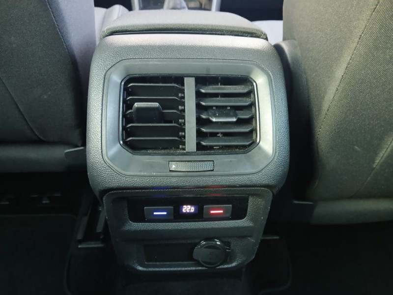 Photo 31 de l'offre de VOLKSWAGEN TIGUAN II (2) 2.0 TDI 150 DSG 2WD PACK GPS ACC 1ère Main à 29490€ chez Mérignac auto