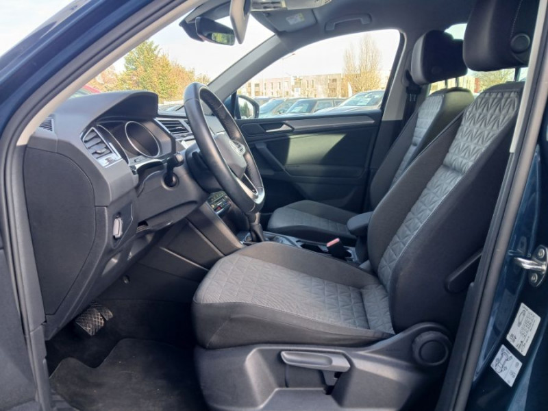 Photo 14 de l'offre de VOLKSWAGEN TIGUAN II (2) 2.0 TDI 150 DSG 2WD PACK GPS ACC 1ère Main à 29490€ chez Mérignac auto