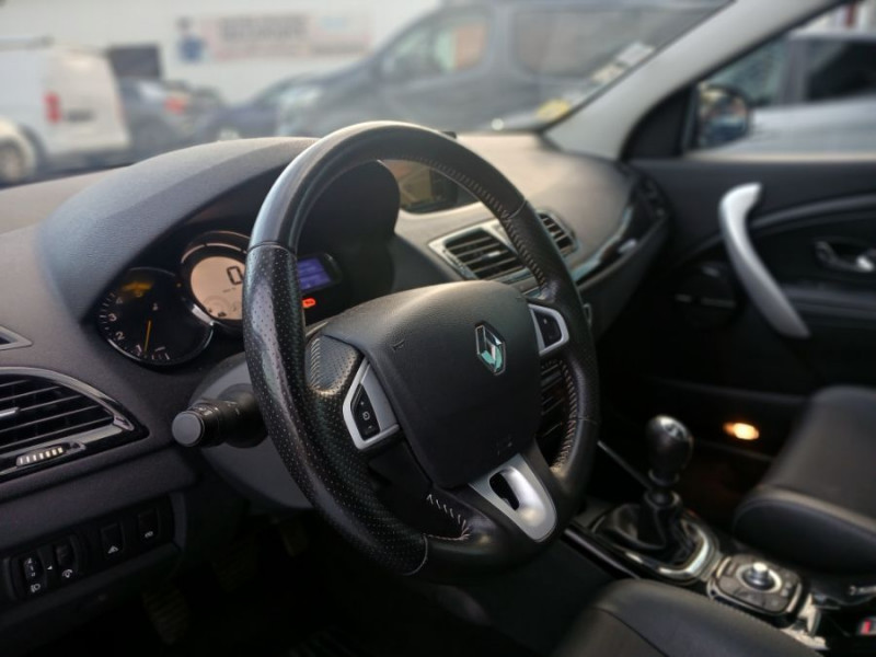Photo 42 de l'offre de RENAULT MEGANE III 1.5 DCI 110 BVM6 Ph.2 BOSE TOE GPS Radars à 9450€ chez Mérignac auto