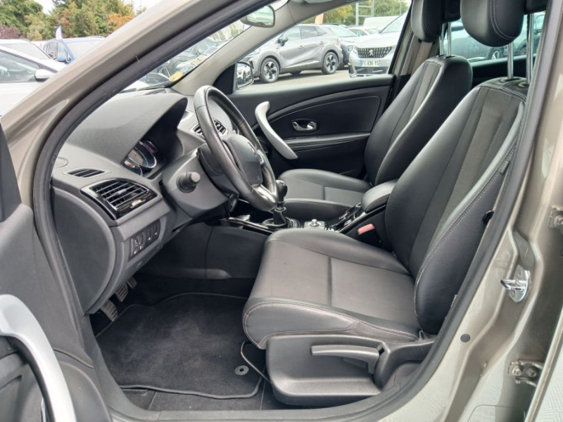 Photo 14 de l'offre de RENAULT MEGANE III 1.5 DCI 110 BVM6 Ph.2 BOSE TOE GPS Radars à 9450€ chez Mérignac auto