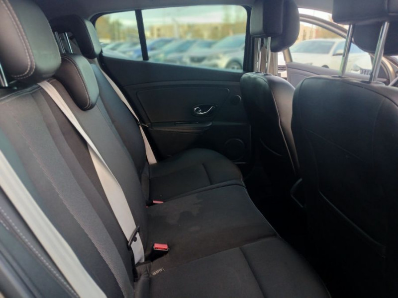 Photo 50 de l'offre de RENAULT MEGANE III 1.5 DCI 110 BVM6 Ph.2 BOSE TOE GPS Radars à 9450€ chez Mérignac auto