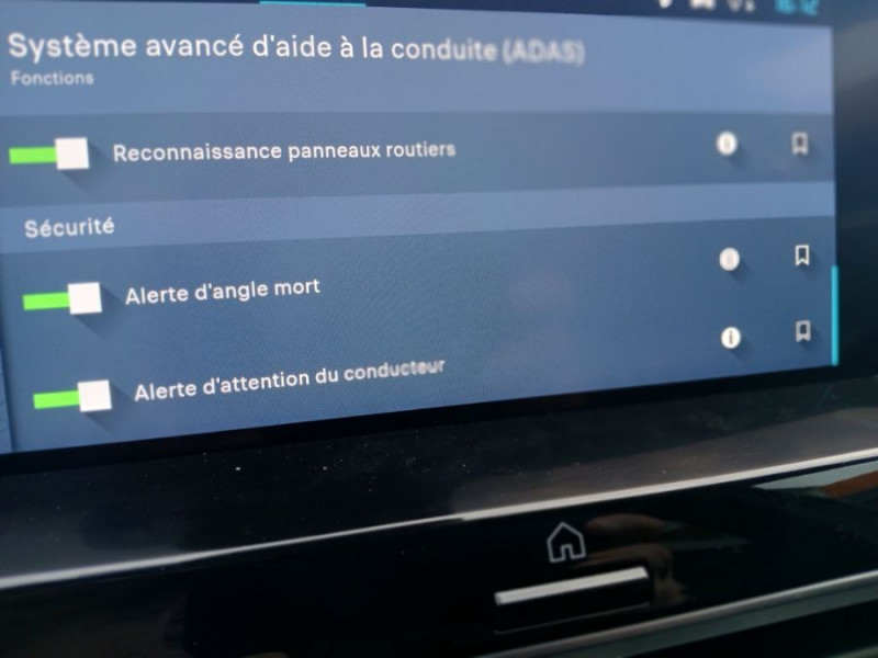 Photo 33 de l'offre de CITROEN C4 X 1.5 BlueHDi 130 EAT8 MAX GPS Camera JA18 à 21950€ chez Mérignac auto