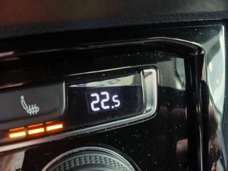 Photo 35 de l'offre de VOLKSWAGEN TOURAN III 2.0 TDI 115 DSG7 CARAT HIGHLINE Camera ACC SC TOIT Ouvrant 5PL 1ère Main à 27950€ chez Mérignac auto