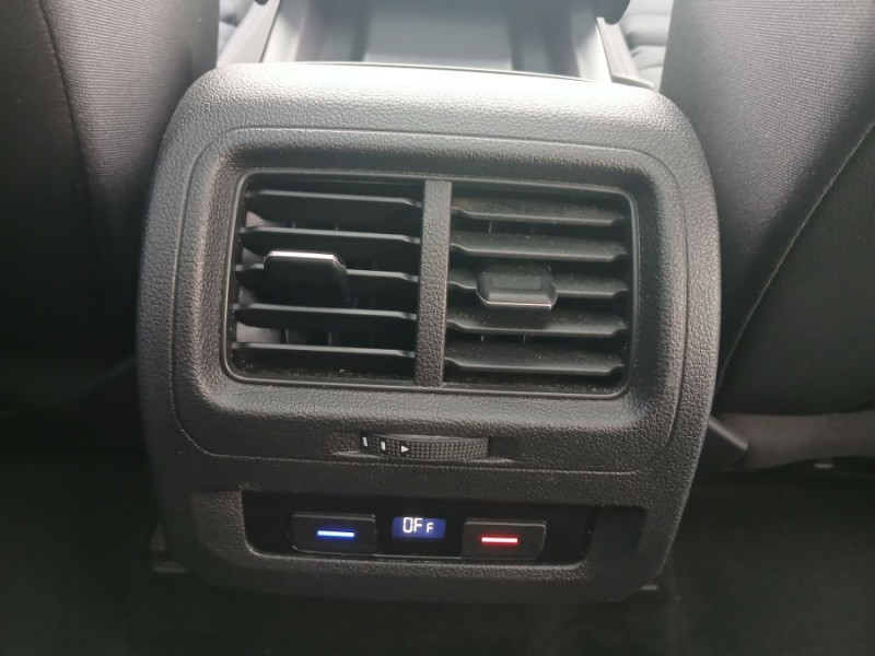 Photo 26 de l'offre de VOLKSWAGEN TOURAN III 2.0 TDI 115 DSG7 CARAT HIGHLINE Camera ACC SC TOIT Ouvrant 5PL 1ère Main à 27950€ chez Mérignac auto