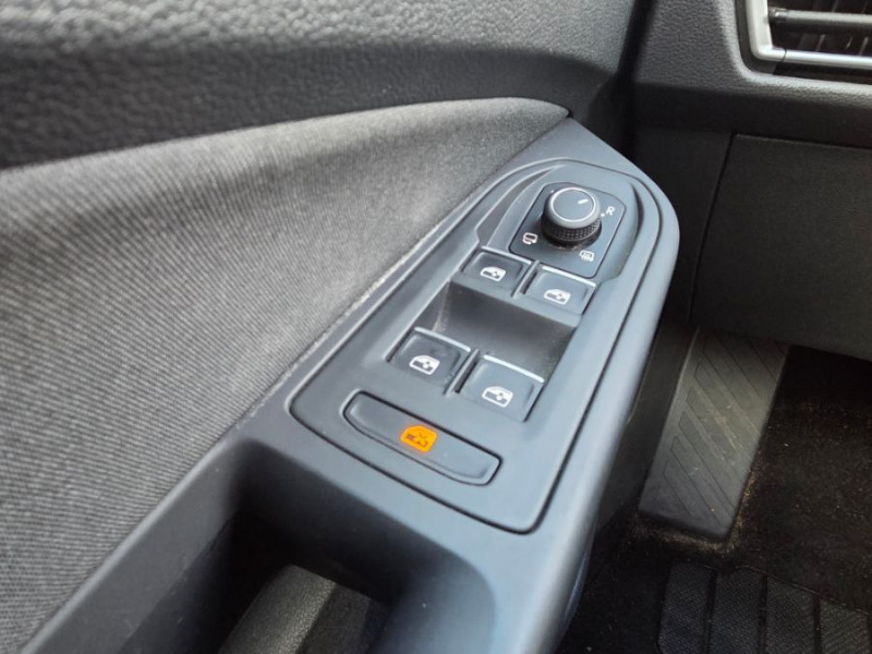 Photo 21 de l'offre de VOLKSWAGEN GOLF VIII 2.0 TDI 150 DSG6 STYLE Toit Ouvrant suivi entretien à 27950€ chez Mérignac auto