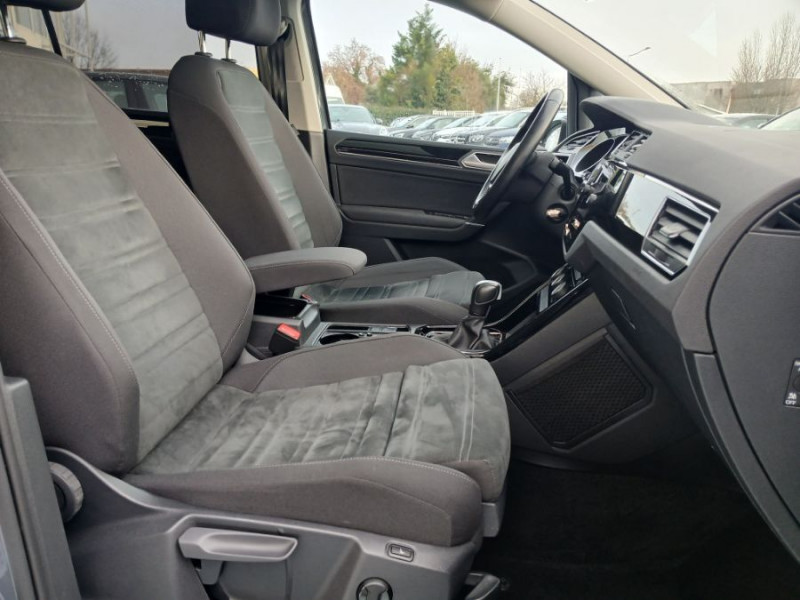 Photo 19 de l'offre de VOLKSWAGEN TOURAN III 2.0 TDI 115 DSG7 CARAT HIGHLINE Camera ACC SC TOIT Ouvrant 5PL 1ère Main à 27950€ chez Mérignac auto