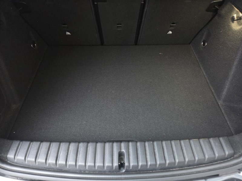 Photo 19 de l'offre de BMW SERIE 1 (F40) 118DA 150 BVA8 BUSINESS GPS Keyless SC Attel. à 21890€ chez Mérignac auto