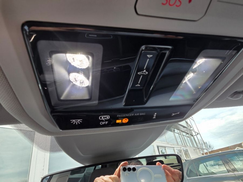 Photo 14 de l'offre de VOLKSWAGEN GOLF VIII 2.0 TDI 150 DSG6 STYLE Toit Ouvrant suivi entretien à 27950€ chez Mérignac auto