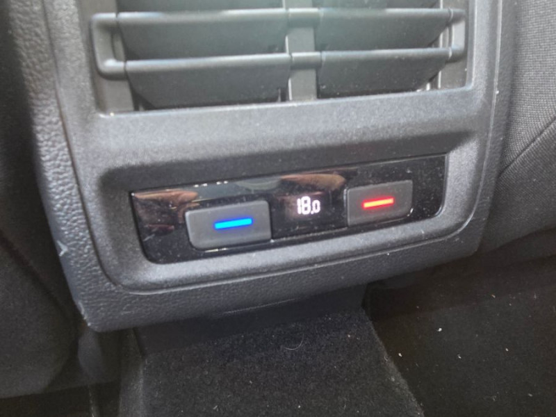 Photo 23 de l'offre de VOLKSWAGEN GOLF VIII 2.0 TDI 150 DSG6 STYLE Toit Ouvrant suivi entretien à 27950€ chez Mérignac auto