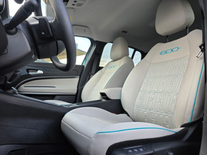 Photo 5 de l'offre de FIAT 600 1.2 HYBRID 100 DCT6 LA PRIMA Hayon EL. JA18 à 21850€ chez Mérignac auto