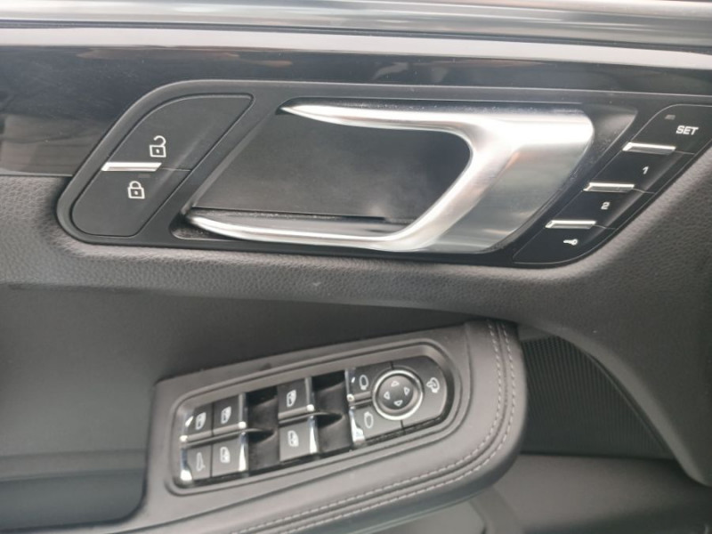 Photo 30 de l'offre de PORSCHE MACAN II 3.0 V6 S 354 PDK TOE PDLS SEM JA20 1ère Main à 58900€ chez Mérignac auto