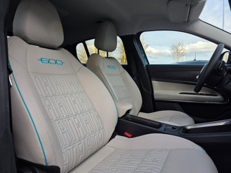 Photo 18 de l'offre de FIAT 600 1.2 HYBRID 100 DCT6 LA PRIMA Hayon EL. JA18 à 21850€ chez Mérignac auto