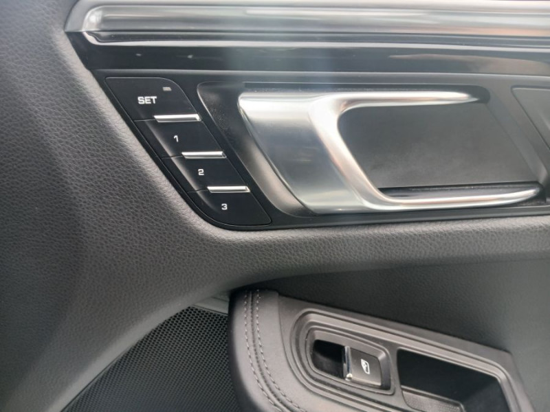 Photo 43 de l'offre de PORSCHE MACAN II 3.0 V6 S 354 PDK TOE PDLS SEM JA20 1ère Main à 58900€ chez Mérignac auto