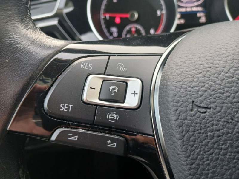 Photo 31 de l'offre de VOLKSWAGEN TOURAN III 2.0 TDI 115 DSG7 CARAT HIGHLINE Camera ACC SC TOIT Ouvrant 5PL 1ère Main à 27950€ chez Mérignac auto
