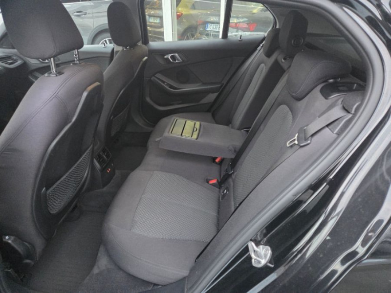 Photo 17 de l'offre de BMW SERIE 1 (F40) 118DA 150 BVA8 BUSINESS GPS Keyless SC Attel. à 21890€ chez Mérignac auto