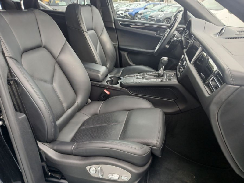 Photo 6 de l'offre de PORSCHE MACAN II 3.0 V6 S 354 PDK TOE PDLS SEM JA20 1ère Main à 58900€ chez Mérignac auto