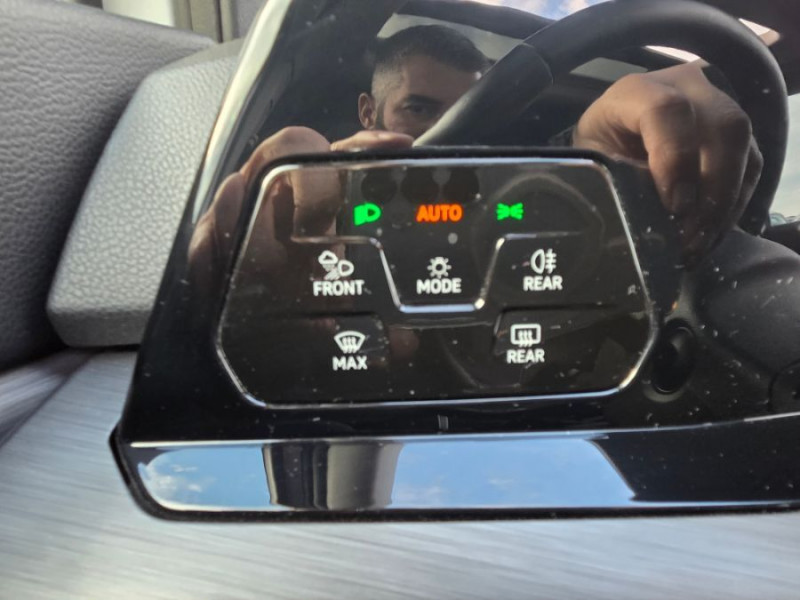 Photo 20 de l'offre de VOLKSWAGEN GOLF VIII 2.0 TDI 150 DSG6 STYLE Toit Ouvrant suivi entretien à 27950€ chez Mérignac auto