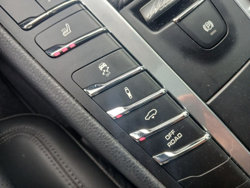 Photo 34 de l'offre de PORSCHE MACAN II 3.0 V6 S 354 PDK TOE PDLS SEM JA20 1ère Main à 58900€ chez Mérignac auto