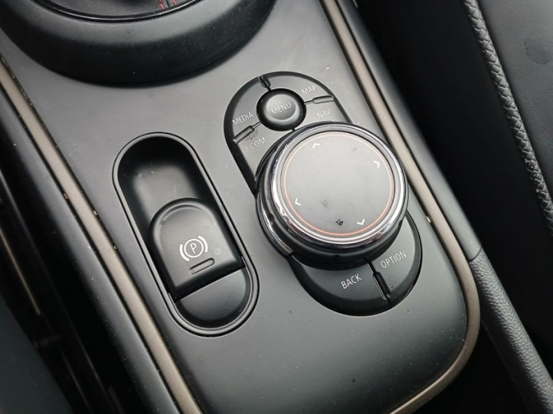 Photo 42 de l'offre de MINI COUNTRYMAN (F60) 2.0SD 190 BVA8 COOPER SD CUIR Elec. TOE ACC JA18 Nbses Options... à 23950€ chez Mérignac auto