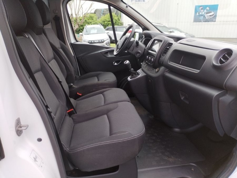 Photo 12 de l'offre de RENAULT TRAFIC FOURGON III 1.6 DCi 120 BV6 L2H1 2T9 1200 CONFORT Galerie 20950.H.T à 20950€ chez Mérignac auto