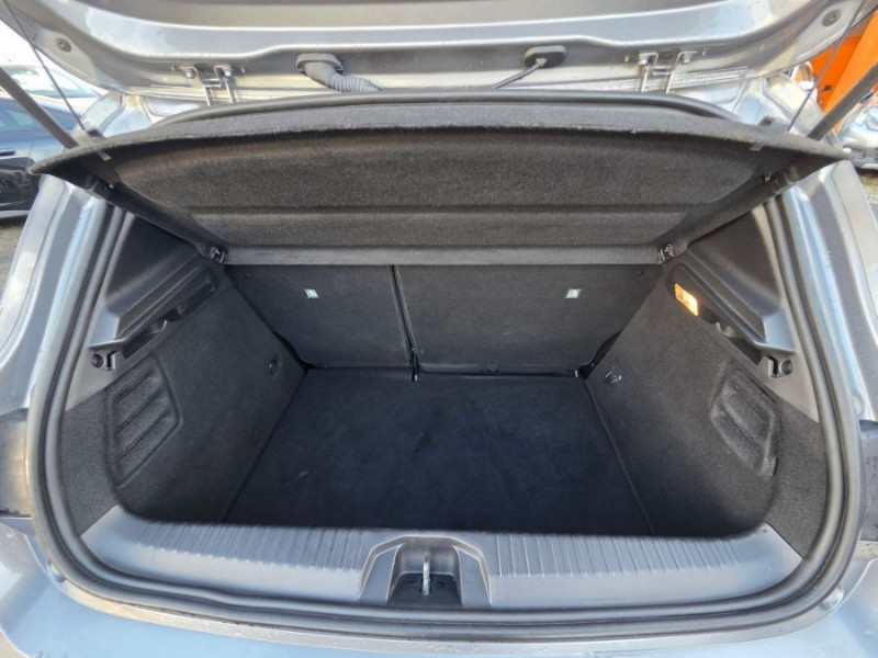 Photo 19 de l'offre de RENAULT CLIO V 0.9 TCe 90 BVM6 TECHNO GPS Camera JA16 à 18950€ chez Mérignac auto