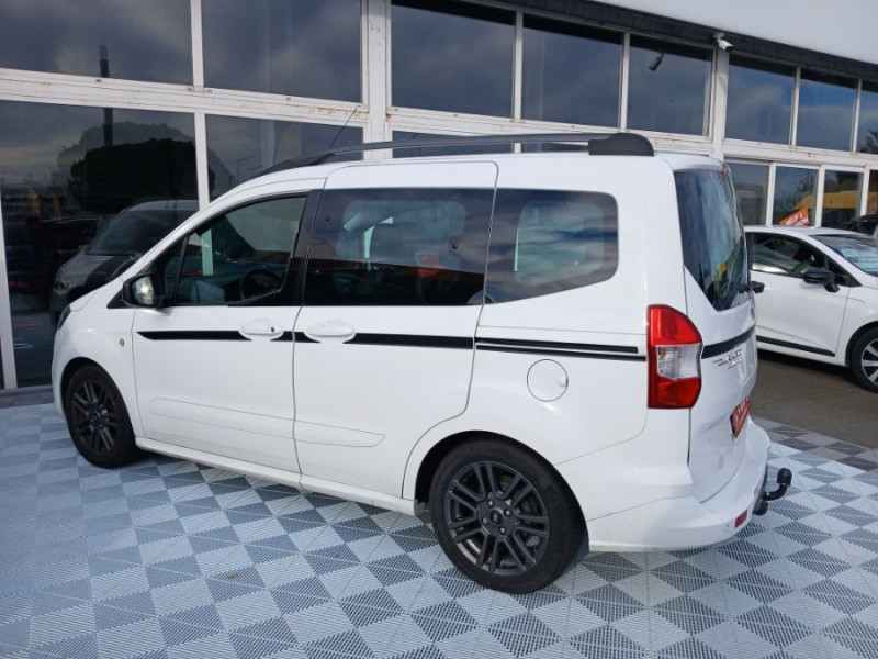 Photo 3 de l'offre de FORD TOURNEO COURIER 100 Ess. BVM6 SPORT GPS JA16 Radars Attel. 1ère Main Suivie à 11950€ chez Mérignac auto