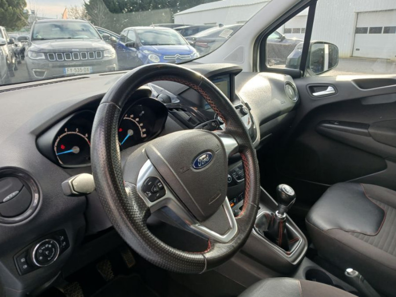 Photo 20 de l'offre de FORD TOURNEO COURIER 100 Ess. BVM6 SPORT GPS JA16 Radars Attel. 1ère Main Suivie à 11950€ chez Mérignac auto