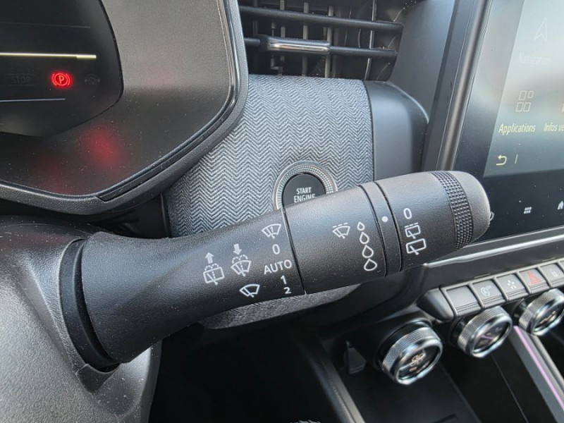 Photo 24 de l'offre de RENAULT CLIO V 0.9 TCe 90 BVM6 TECHNO GPS Camera JA16 à 18950€ chez Mérignac auto