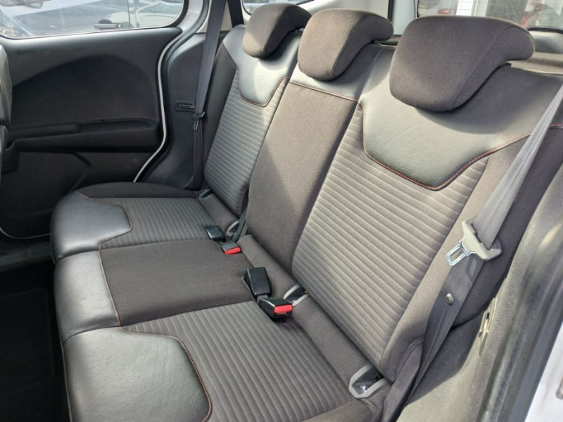 Photo 19 de l'offre de FORD TOURNEO COURIER 100 Ess. BVM6 SPORT GPS JA16 Radars Attel. 1ère Main Suivie à 11950€ chez Mérignac auto