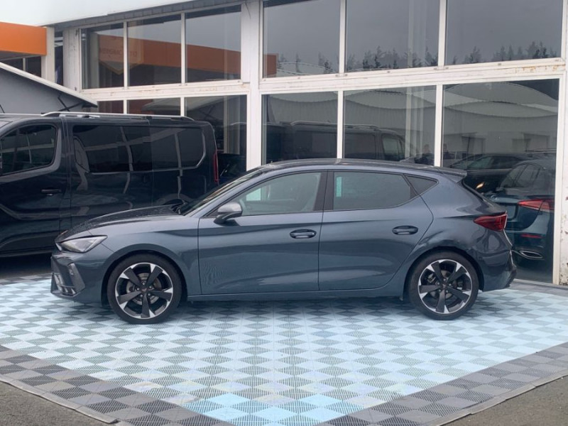 Photo 9 de l'offre de CUPRA LEON NEW IV 1.5 eTSI 150 DSG V GPS Camera JA18 SC Key Less à 30450€ chez Mérignac auto