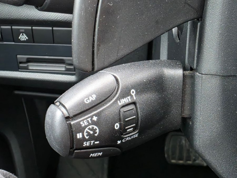 Photo 18 de l'offre de CITROEN C5 AIRCROSS NEW (2) 1.5 BlueHDi 130 EAT8 MAX Bi Ton Camera ADML à 25950€ chez Mérignac auto