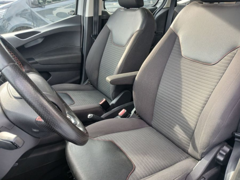 Photo 5 de l'offre de FORD TOURNEO COURIER 100 Ess. BVM6 SPORT GPS JA16 Radars Attel. 1ère Main Suivie à 11950€ chez Mérignac auto