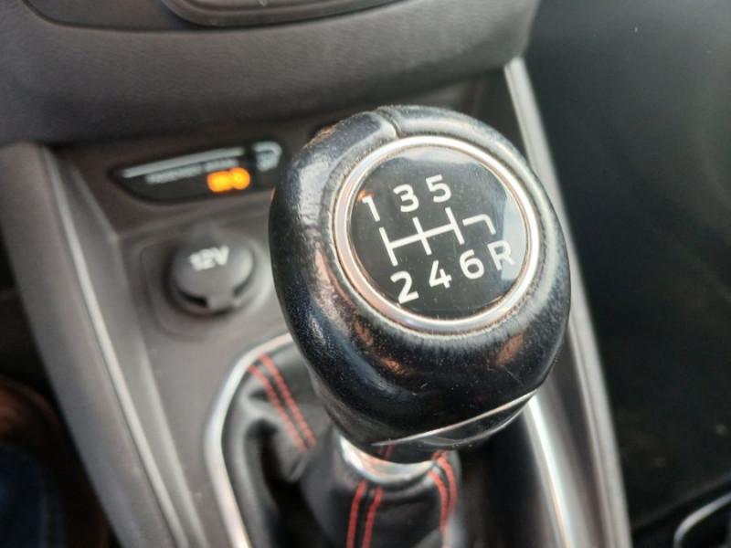 Photo 24 de l'offre de FORD TOURNEO COURIER 100 Ess. BVM6 SPORT GPS JA16 Radars Attel. 1ère Main Suivie à 11950€ chez Mérignac auto