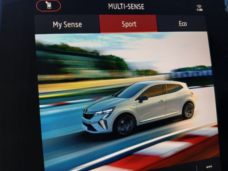 Photo 24 de l'offre de RENAULT CLIO V 0.9 TCe 90 BVM6 ESPRIT ALPINE GPS 9.3" Cockpit JA17 à 20950€ chez Mérignac auto