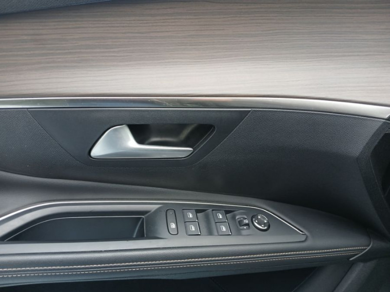 Photo 36 de l'offre de PEUGEOT 5008 II 1.5 BlueHDi 130 EAT8 GT PACK Full CUIR TOE Hayon EL. 360° Hifi 7PL à 33490€ chez Mérignac auto
