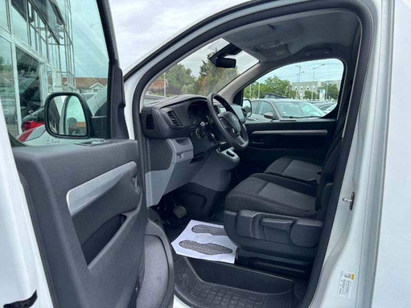 Photo 19 de l'offre de PEUGEOT EXPERT Double Cabine LONG L3 2.0 BlueHDi 120 EAT8 ASPHALT DC 6PL GPS Attel. à 22950€ chez Mérignac auto