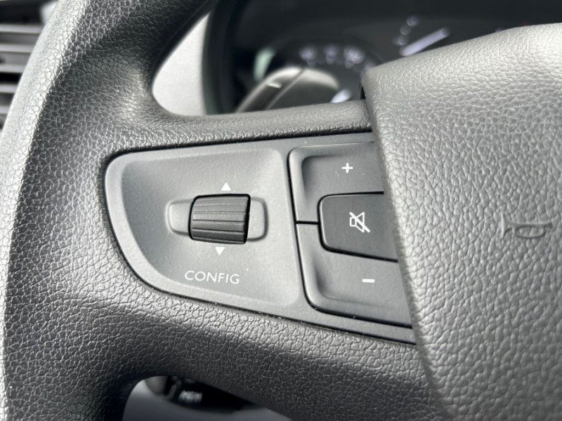 Photo 22 de l'offre de PEUGEOT EXPERT Double Cabine LONG L3 2.0 BlueHDi 120 EAT8 ASPHALT DC 6PL GPS Attel. à 22950€ chez Mérignac auto